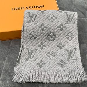 Louis Vuitton Logomania Scarf gray